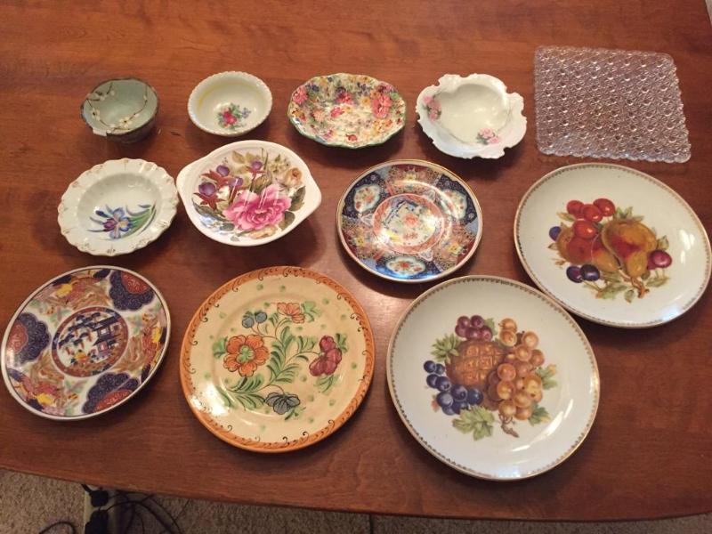 lot 83 image: Lot of decorative China plates and bowls - ma...