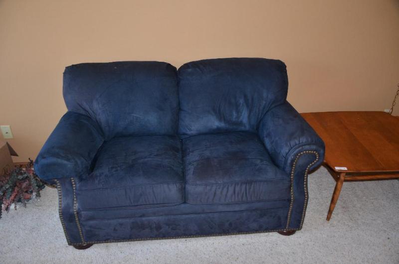 lot 91 image: Flexsteel  love seat 54" long...