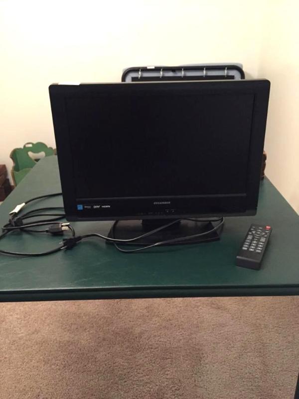 lot 16 image: Sylvania monitor modelLC195SLX...
