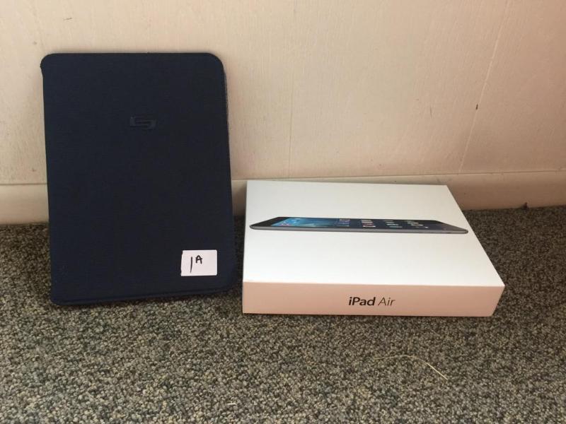 lot 1A image: iPadAir 16GB Space Gray with charger and navy...