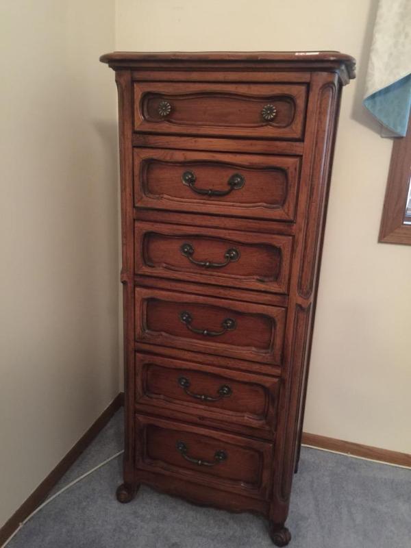lot 23 image: Permacraft furniture Chest. 22&quotx49"...
