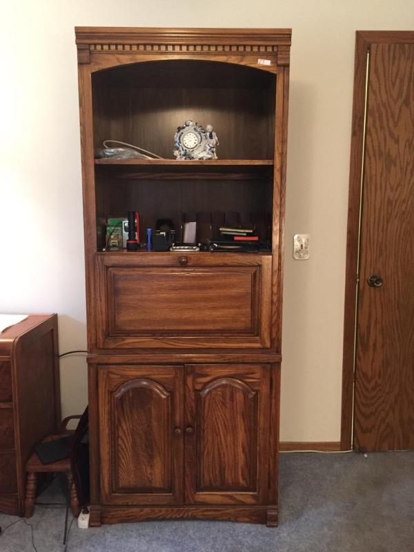 lot 27 image: Matching Secretary deskbookshelf and Bookshe...