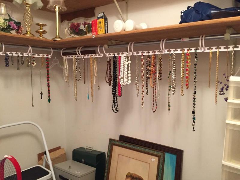 lot 31 image: Lot of costume Jewlery...