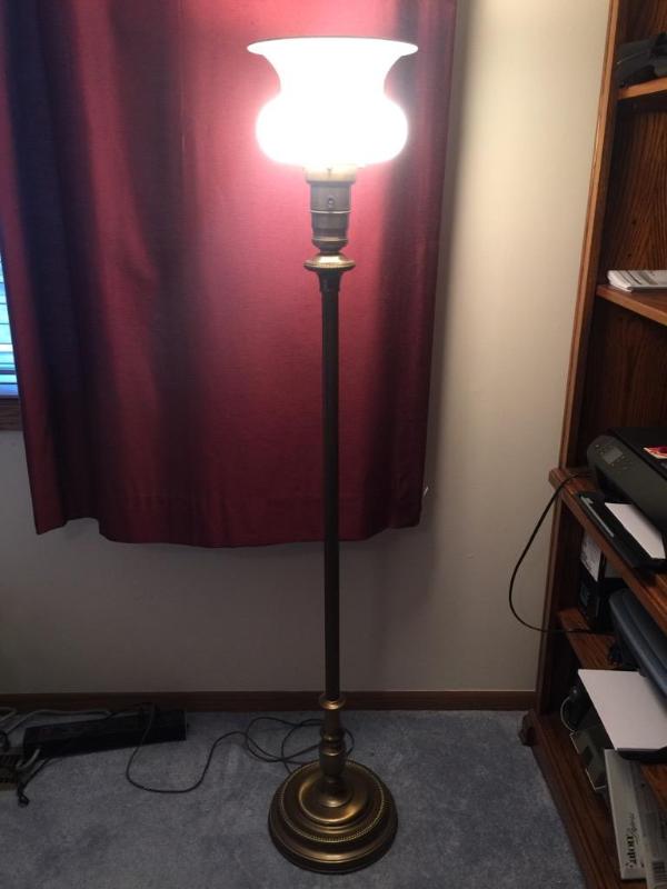 lot 32 image: Vintage floor lamp. 59" high....