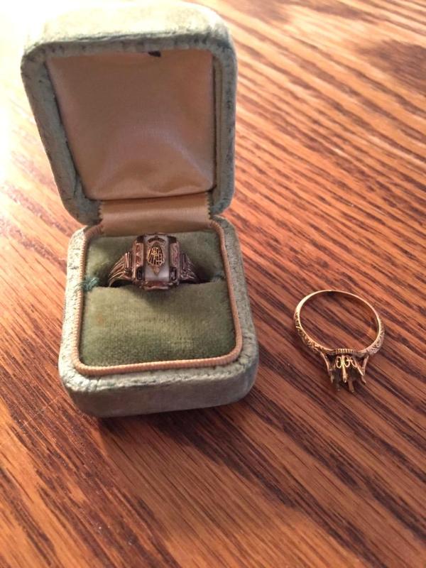 lot 37 image: 2- 10K gold vintage rings....