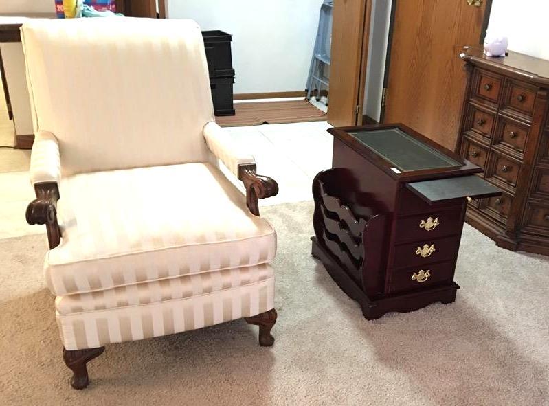 lot 4 image: Leather top side table. not sure if leather 2...