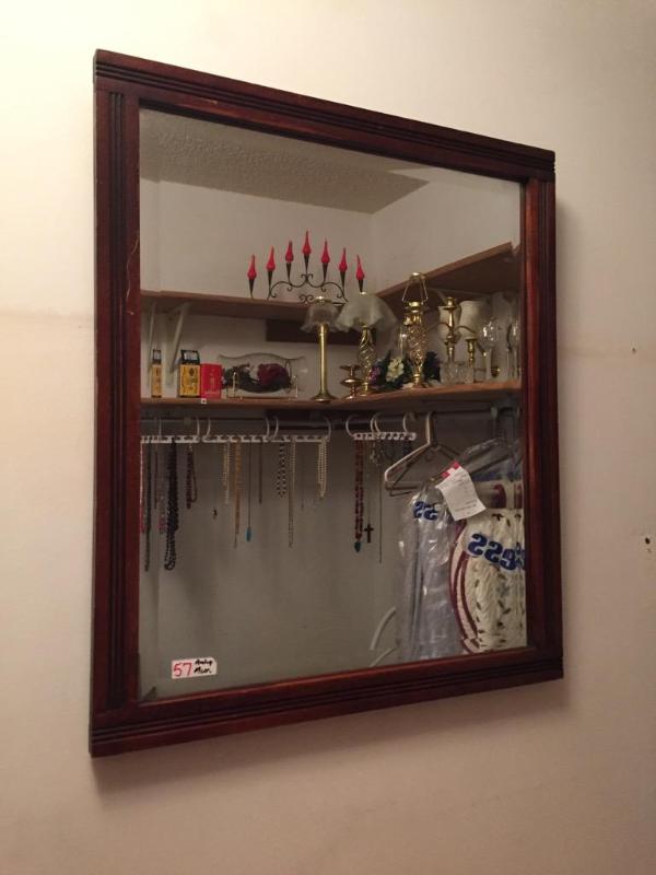 lot 57 image: Antique mirror 22.5&quotx26"...
