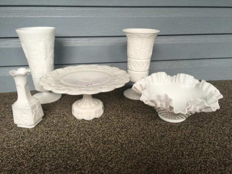 lot 64 image: Group of Fenton and other vintage glass....