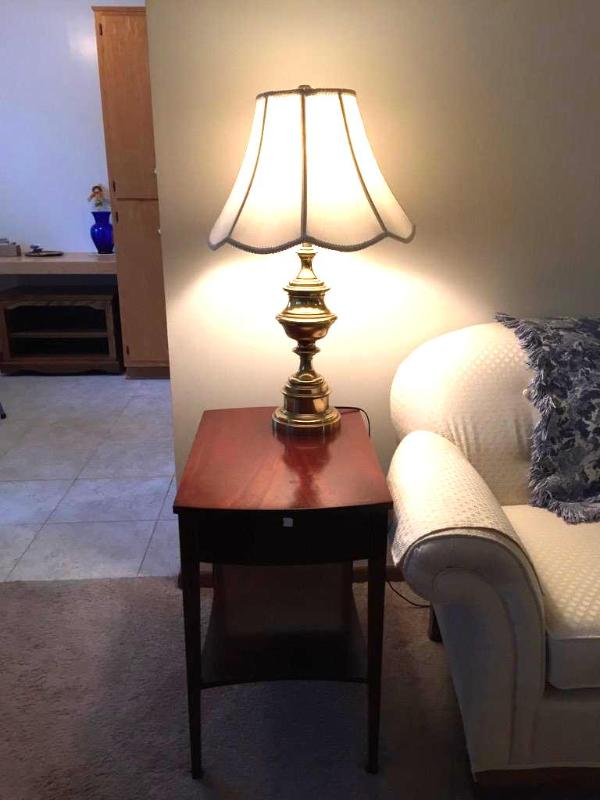lot 8 image: 2 vintage side wood tables 16&quotx24&quotx...