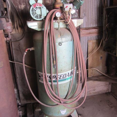 lot 1 image: Speedaire Air Compressor