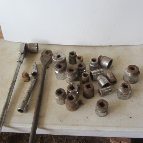 lot 101 image: Snap-On 34 Ratchet & Sockets
