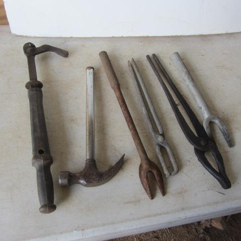 lot 116 image: Nail Puller, Forks & Tongs