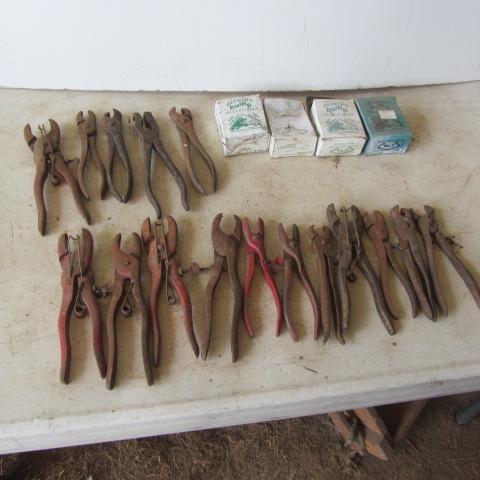 lot 119 image: Hog Rings & Pliers