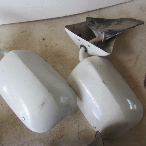 lot 129 image: Truck Side Mirrors, Horn