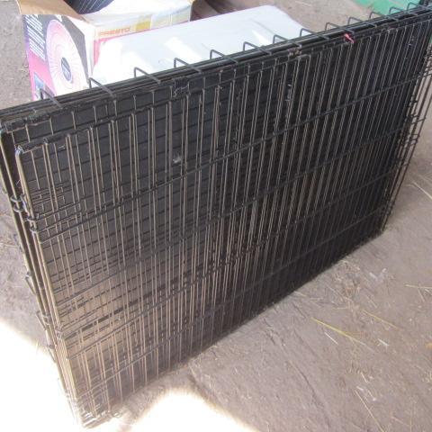 lot 131 image: Wire Pet Kennel