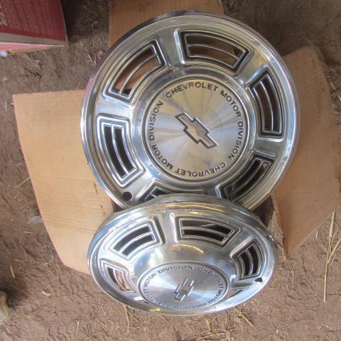 lot 135 image: Chev Hub Caps, Mud Flaps