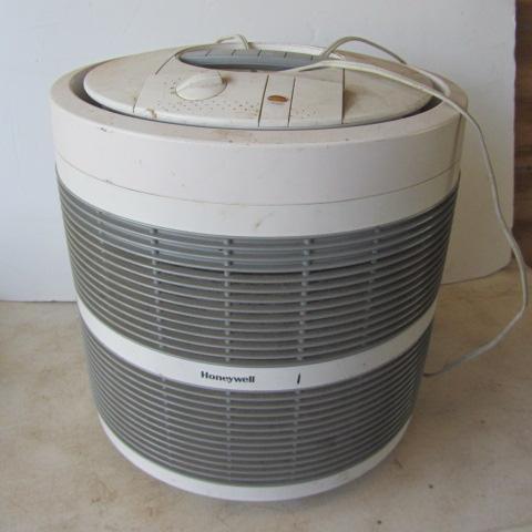 lot 168 image: Honeywell Hepa Air Cleaner