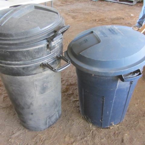 lot 181 image: Rubbermaid Trash Cans