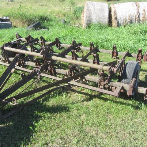 lot 207 image: Transport Chisel Plow