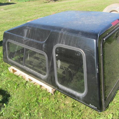 lot 215 image: Safari Pickup Topper