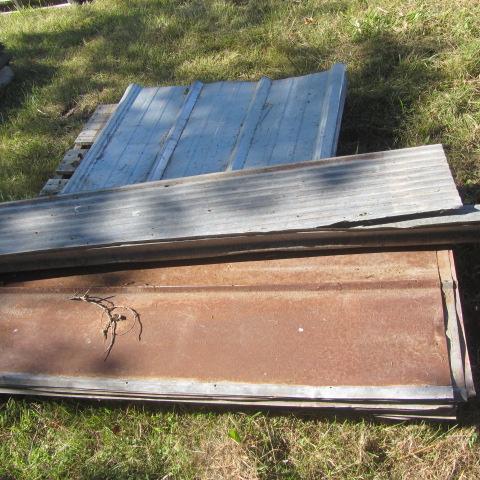 lot 219 image: Barn Tin