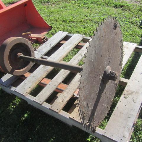 lot 242 image: Buzz Saw Head, Blade