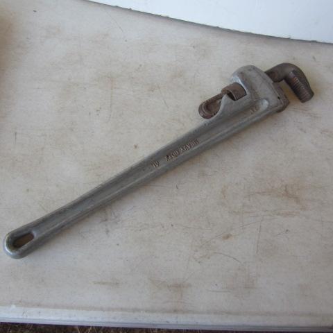 lot 25 image: Aluminum Pipe Wrench