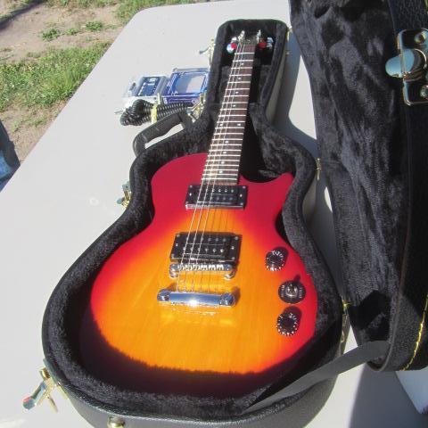 lot 253 image: Epiphone Special Guitar