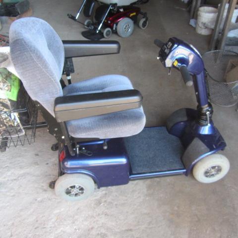 lot 255 image: Rally Pride Mobility Scooter