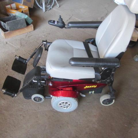 lot 256 image: Jazzy Pride Mobility Scooter