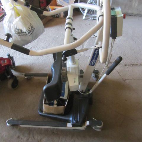 lot 257 image: Invacare Reliant Lift