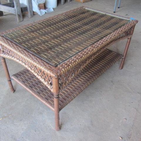 lot 264 image: Rattan Coffee Table