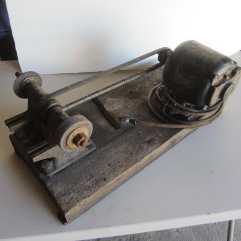 lot 275 image: Bench Grinder
