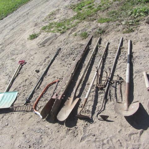 lot 284 image: Yard & Garden Tools