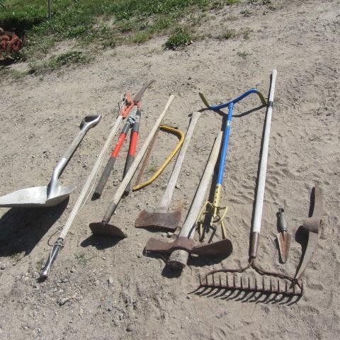 lot 288 image: Yard & Garden Tools