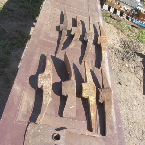 lot 292 image: Pick Axe & Grub Hoes