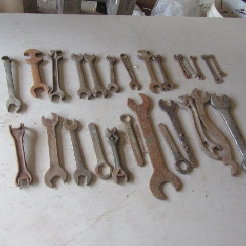 lot 326 image: Specialty Wrenches