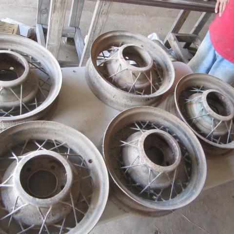 lot 343 image: Wire Spoke Rims