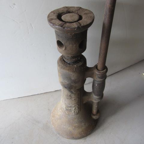 lot 353 image: Antique Screw Jack