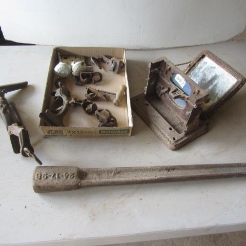 lot 366 image: Unique Farm Primitives