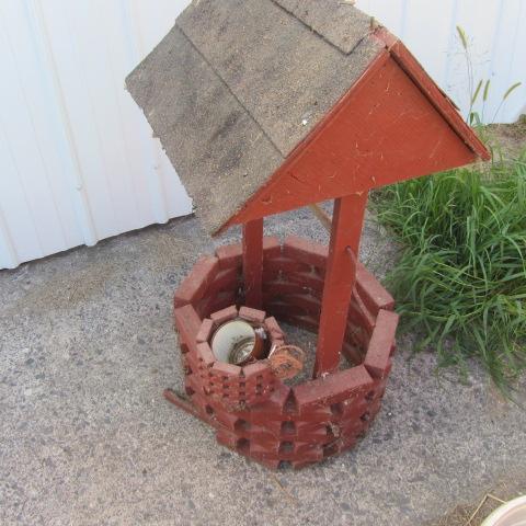 lot 389 image: Wooden Wishing Well