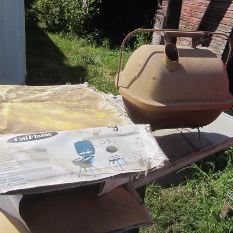 lot 392 image: Charcoal BBQ Grills