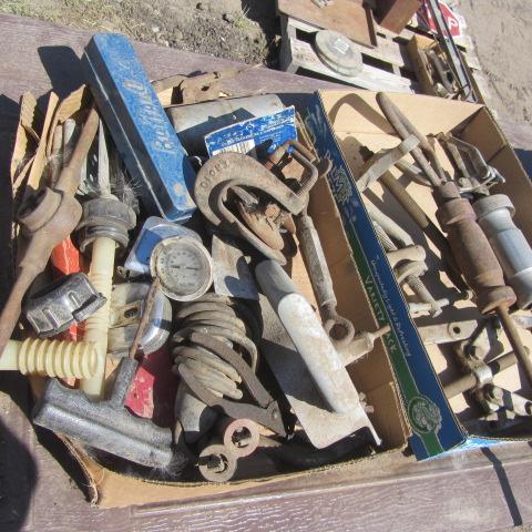 lot 394 image: Impact Driver, Clamps, Slide Hammers