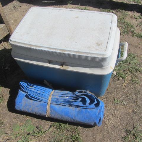 lot 398 image: Rubbermaid Cooler, Tarp