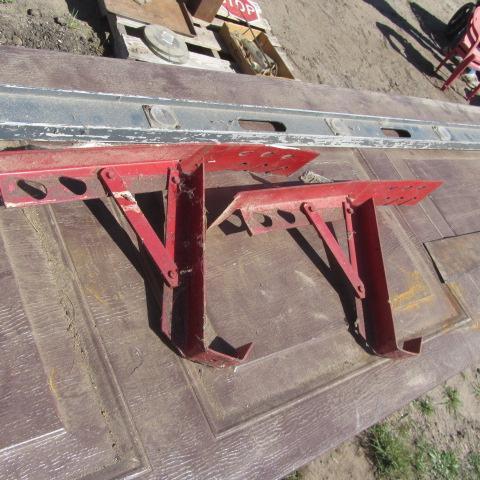 lot 400 image: Ladder Jacks, Level