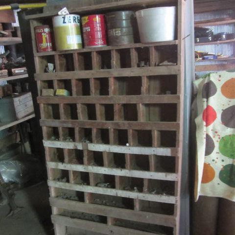 lot 425 image: Cabinet & Hardware
