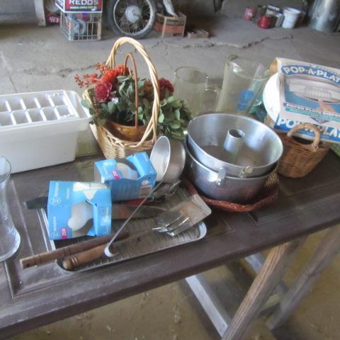 lot 431 image: Kitchenwares