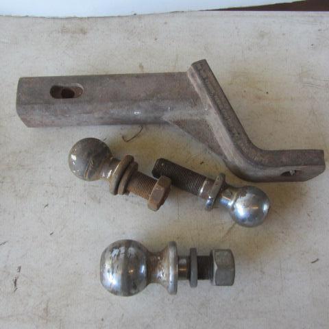 lot 50 image: Receiver Hitch & Balls
