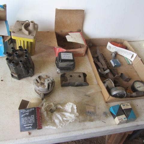 lot 89 image: 1960s Distributor Cap, Gauges