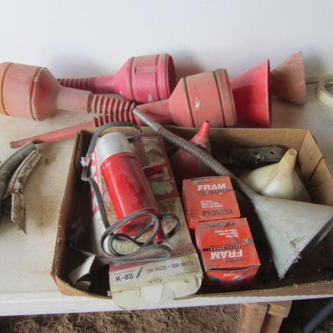 lot 90 image: Funnels, Spouts, Heater
